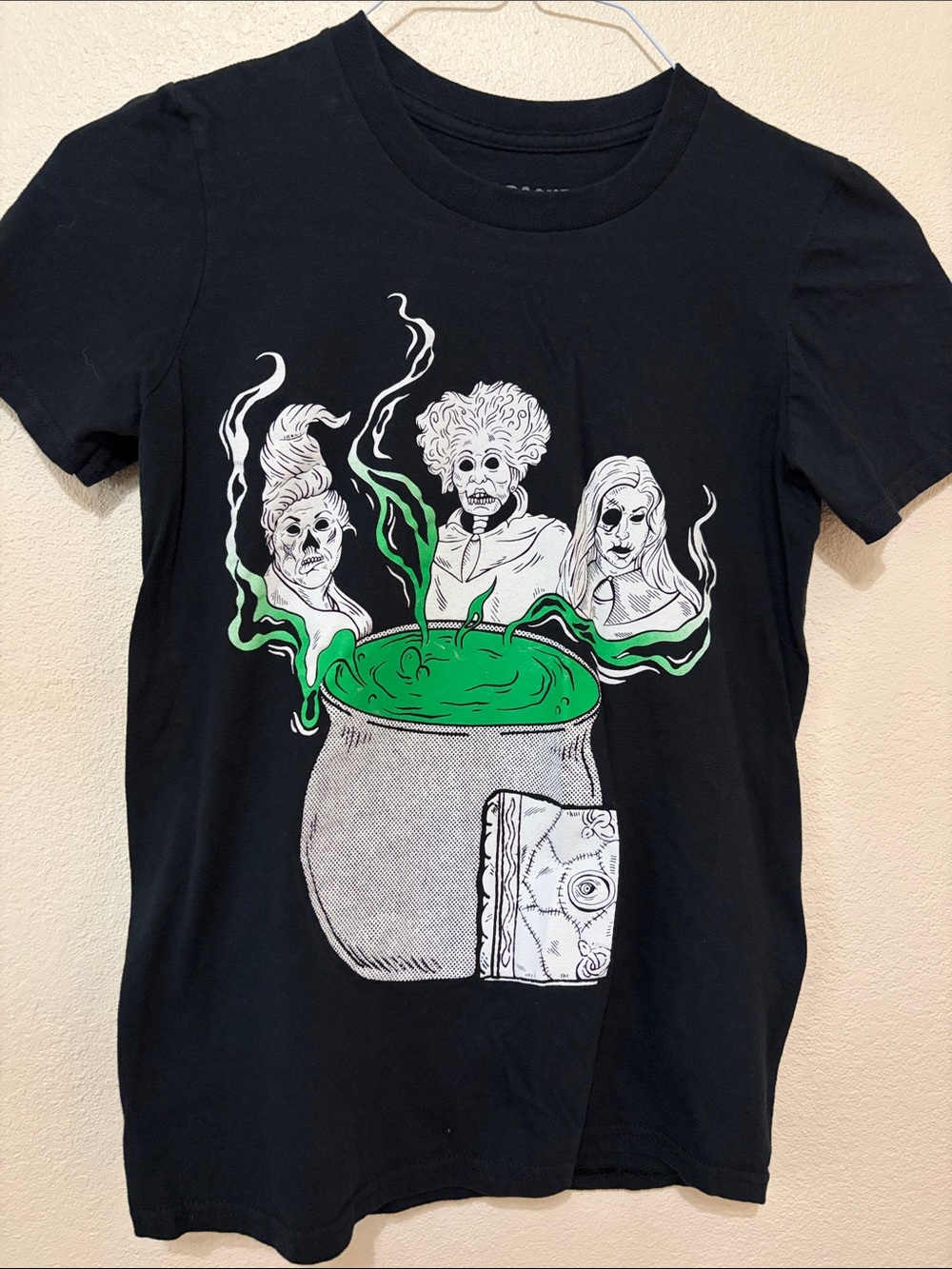 Disney Sanderson sister Tee